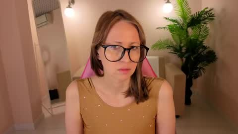 Elizabeth online show from April 12, 12:57 am