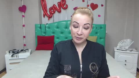 ElizabethSho online show from May 2, 5:16 pm