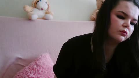 elizamoon__ online show from April 1, 8:04 am