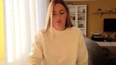 Ella  Max online show from September 19, 5:39 am