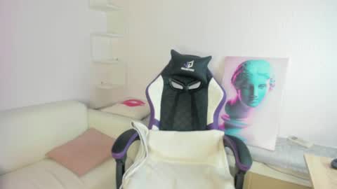 Ella online show from April 2, 1:36 am