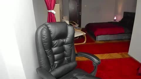 Ella online show from November 8, 4:45 pm