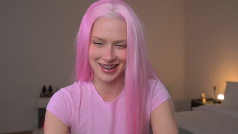 Ella online show from April 9, 6:46 pm