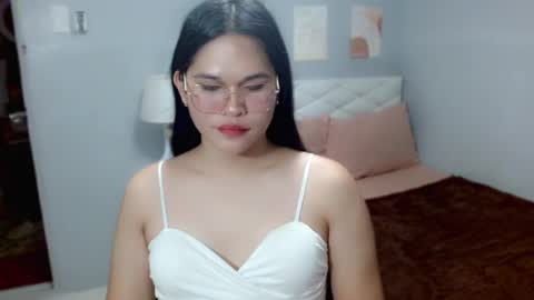 EllaFord online show from June 17, 2:29 pm