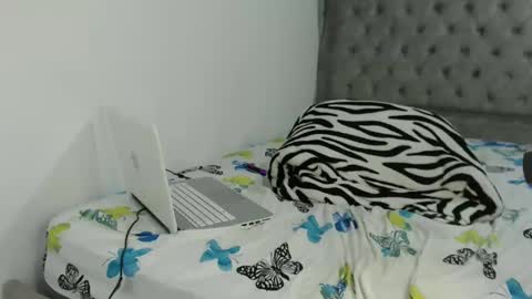 Snapshot of ellafros_1 chatting on September 20, 4:27 pm ellafros_1 online show from September 20, 4:27 pm