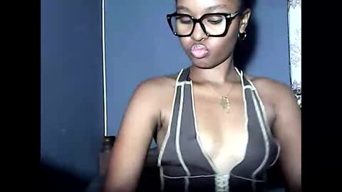 ellah245 online show from May 22, 9:46 pm