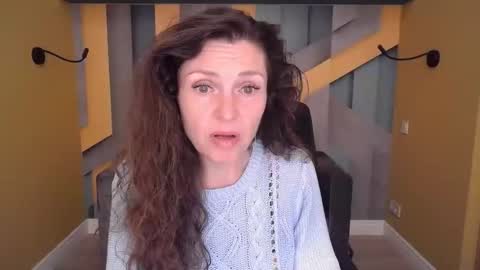 EllaLongs online show from April 18, 11:24 am