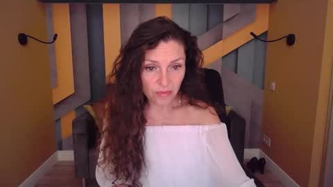 EllaLongs online show from June 3, 11:55 am