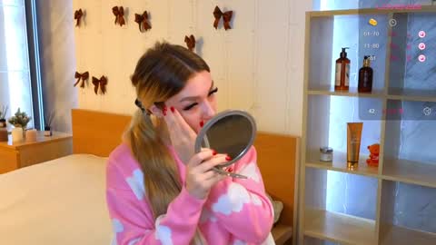 ellamilla online show from December 25, 5:26 am