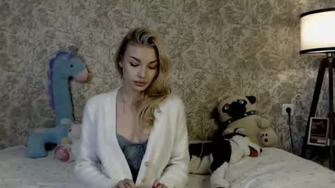 ellamilla online show from November 21, 10:50 am