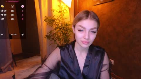 ellamilla online show from January 9, 5:44 am