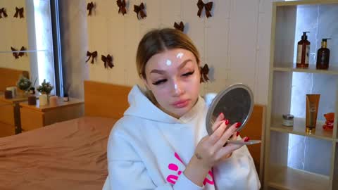 ellamilla online show from December 24, 5:27 am