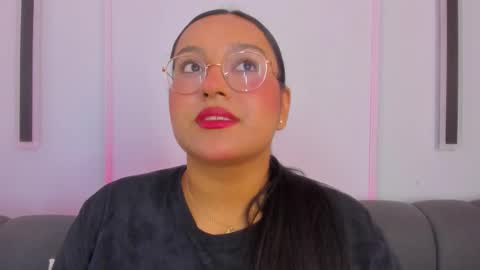 Ella online show from December 4, 11:56 am