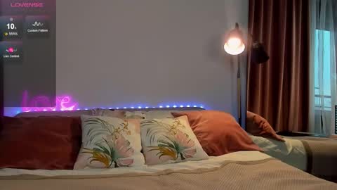 ellarosss online show from December 3, 9:55 am