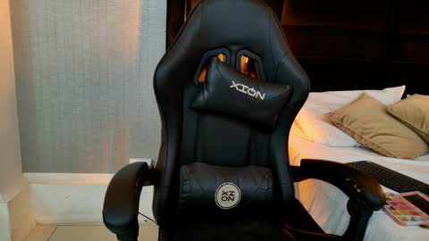 Ella Sanders online show from April 18, 12:35 am