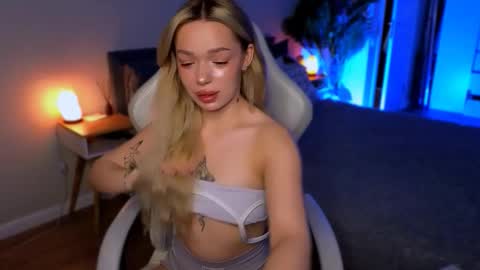 Ella online show from February 2, 5:39 am