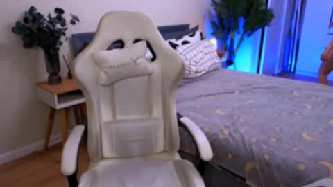 Ella online show from December 16, 7:25 am