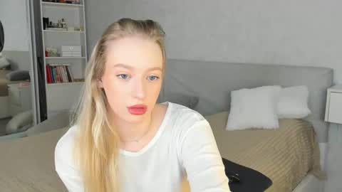 elldiana online show from March 1, 3:39 am