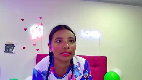 ellie_cute7 online show from March 24, 7:41 pm