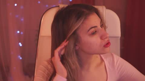 elliecutes online show from February 3, 6:02 am