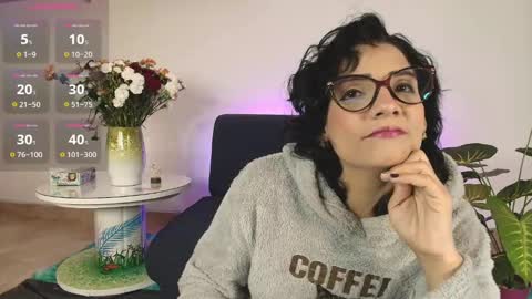 Snapshot of elliee1 chatting on February 13, 12:43 pm elliee1 online show from February 13, 12:43 pm