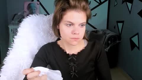 elliemurler online show from October 18, 9:23 am