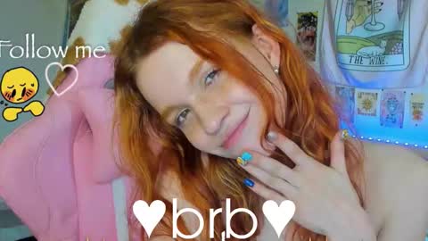 Snapshot of elly_milas chatting on October 21, 8:07 am Elly Fansly online show from October 21, 8:07 am