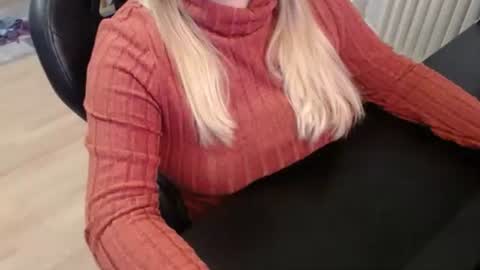 Elly online show from October 15, 5:37 pm