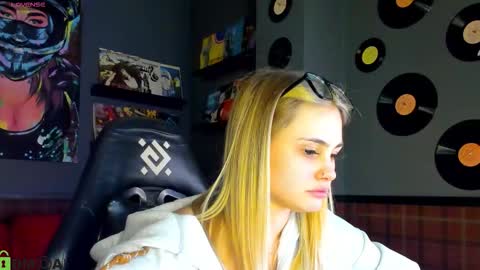 elsa_carterr online show from January 15, 10:21 am