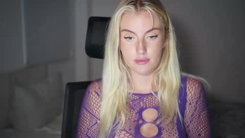 Elsa Thora online show from November 30, 9:08 pm