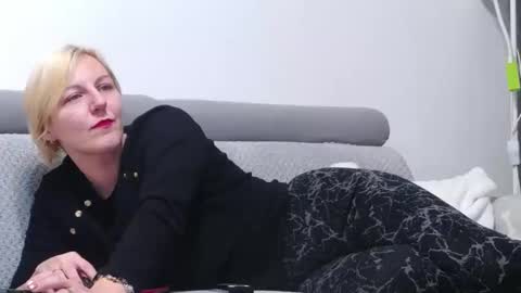 ElsieMacks online show from November 19, 8:31 pm