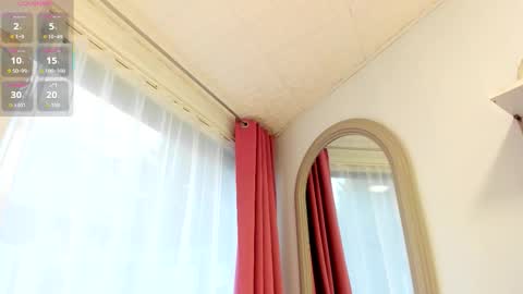 elyarose_ online show from February 14, 7:10 am