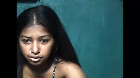 elynah195043 online show from May 18, 2:56 pm