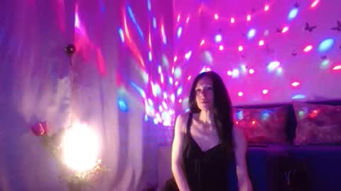 Elisa online show from April 14, 11:05 pm