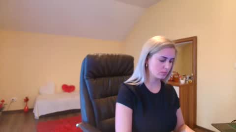 elysia3333 online show from October 28, 11:49 am