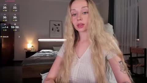 Snapshot of em_emilie chatting on October 22, 3:39 pm Emilie online show from October 22, 3:39 pm