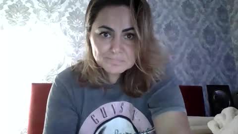 Em online show from February 24, 10:30 pm