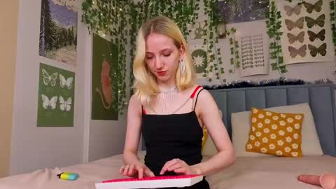 Emma online show from December 16, 12:00 pm