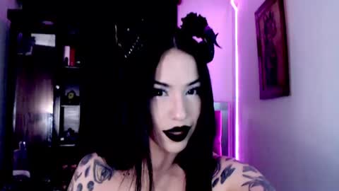 Emerald Black online show from June 17, 4:58 am