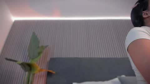 emelie_89 online show from April 18, 11:56 am