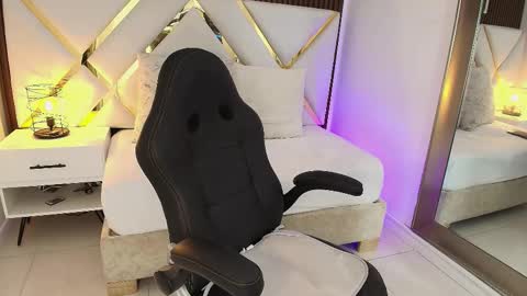 Emily  online show from February 3, 6:40 am