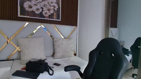 Emily  online show from January 18, 4:14 pm