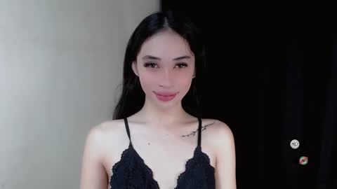Snapshot of emelyn_fuckdoll chatting on December 10, 7:37 am Scarlett online show from December 10, 7:37 am