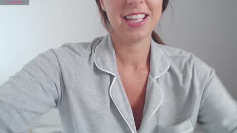 just me online show from October 19, 8:27 am