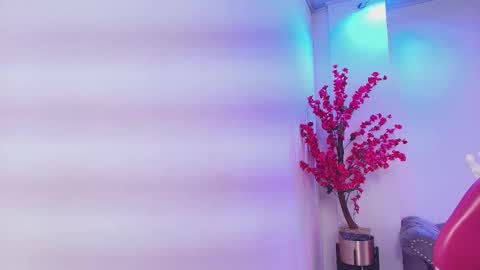 Emiily  online show from November 26, 8:32 pm