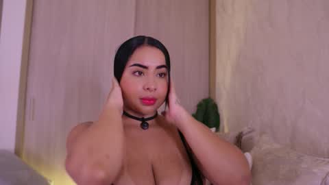 Snapshot of emiily_bell chatting on September 20, 11:03 pm online show from September 20, 11:03 pm
