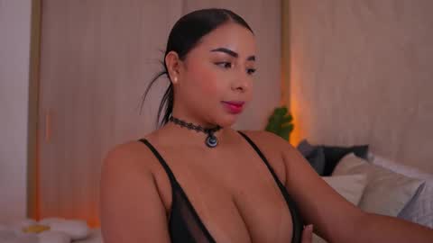 Snapshot of emiily_bell chatting on September 10, 4:34 am online show from September 10, 4:34 am