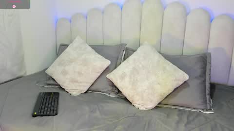 EmilyCooper online show from March 10, 2:15 am