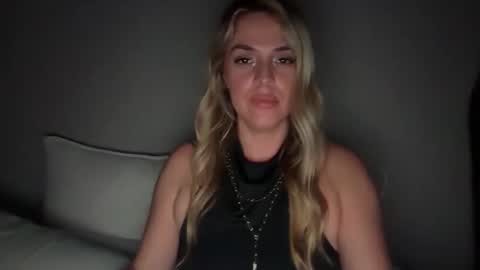 emilelovesyou online show from May 3, 6:17 am