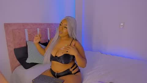emili_williams10 online show from July 3, 11:33 pm